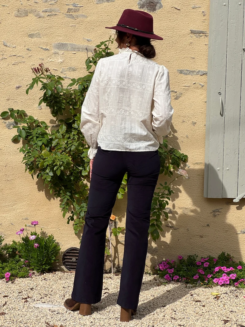 Blouse broderies florales beiges GUSTIN In April 1986