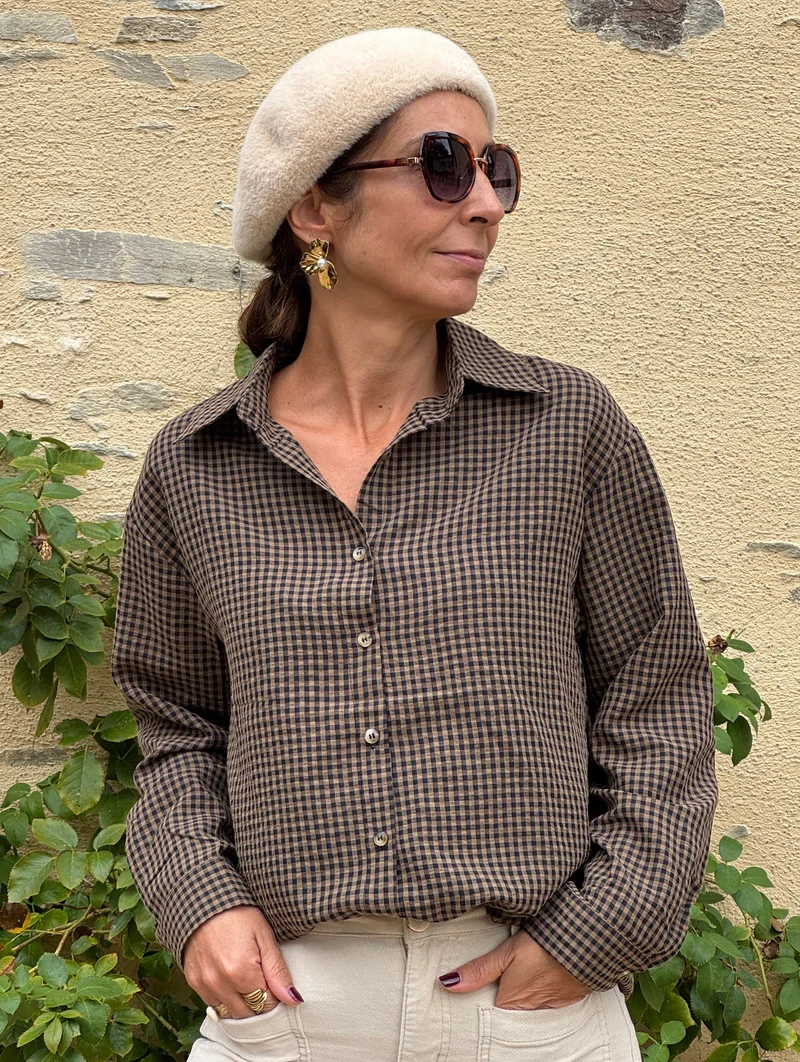 Chemise carreaux camel sur fond marine ALIXANE In April 1986