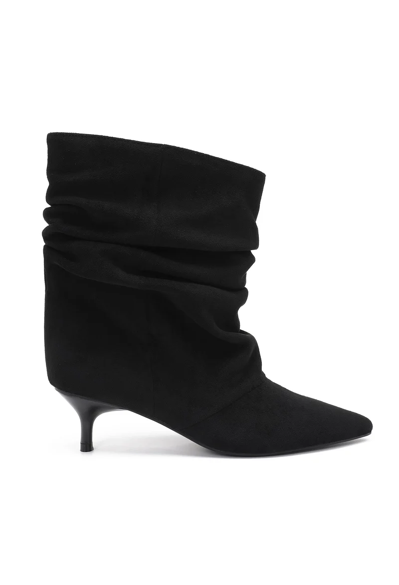 DELIA NOIR