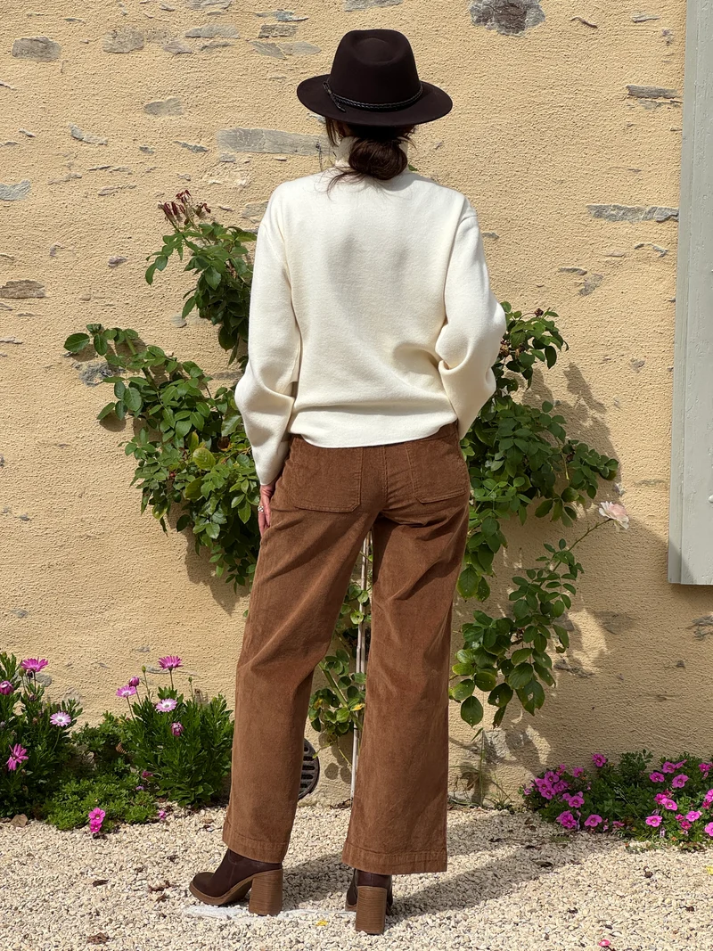 Pull beige camionneur LORIS In April 1986