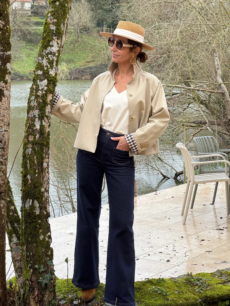 Trench beige court col montant détail vichy marine et chocolat OLIVIA
