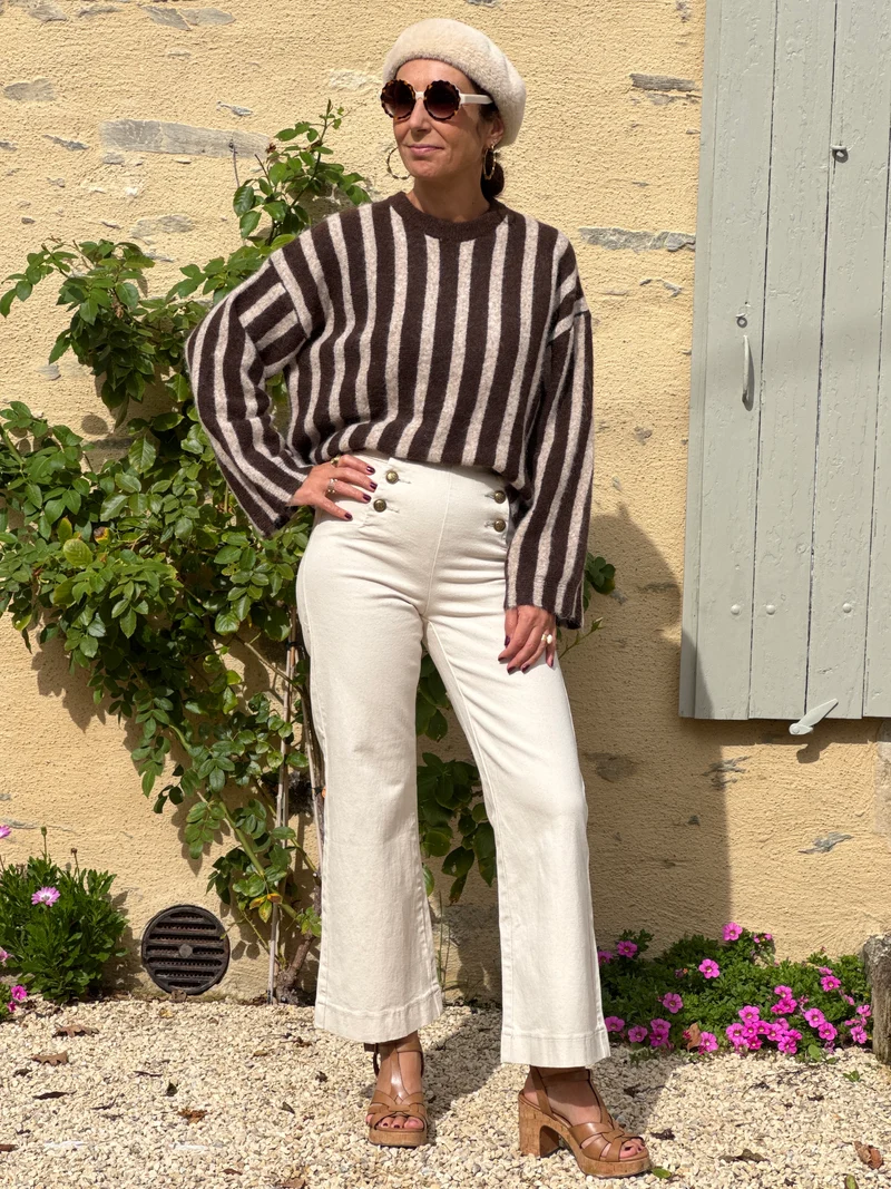 Pull rayures chocolat fond beige broderie rose AMOUR