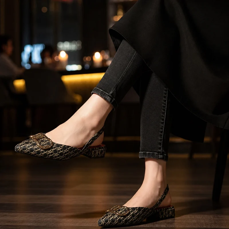 Comfortable women's sandals with a modern print and refined style