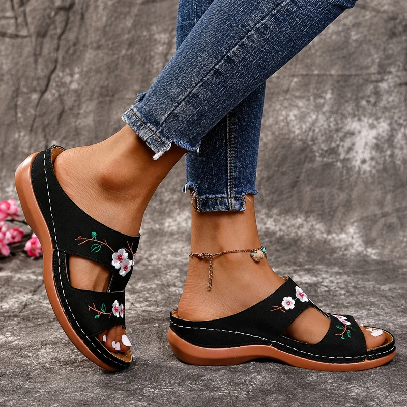 Women's Casual Flip-Flop Sandals with Chic Floral Embroidery