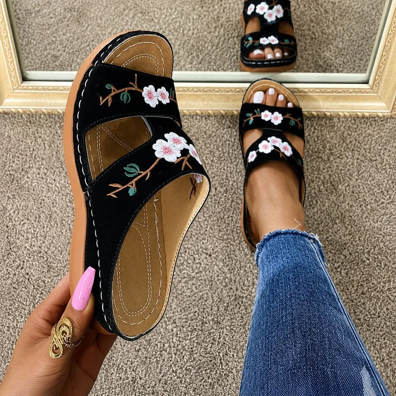 Women's Casual Flip-Flop Sandals with Chic Floral Embroidery