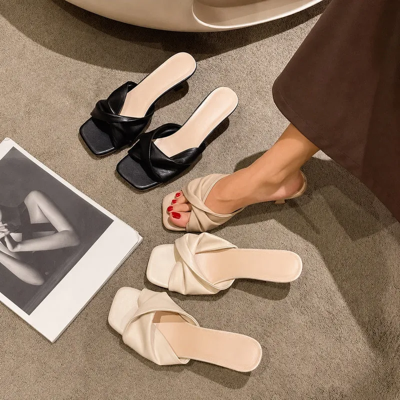 Women's Sandal with a Refined Square Toe and Easy to Slip On