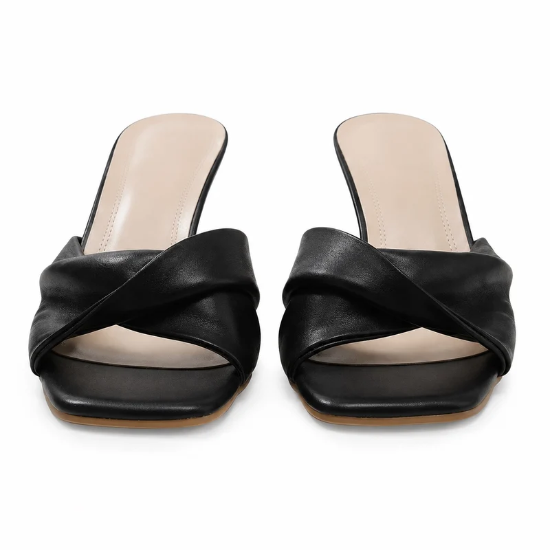 Women's Sandal with a Refined Square Toe and Easy to Slip On