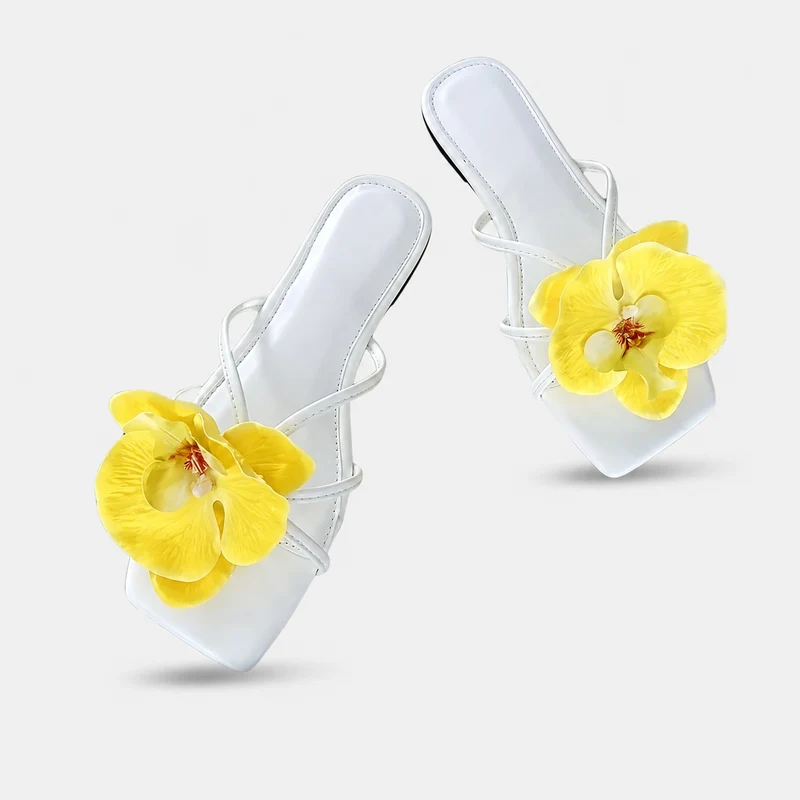 Summer Flat Sandals with Ornamental Flower