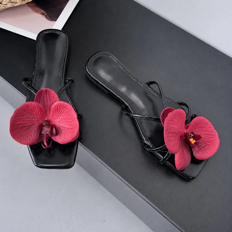 Summer Flat Sandals with Ornamental Flower