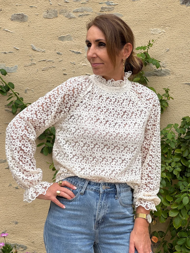 Blouse ENEA beige In April 1986