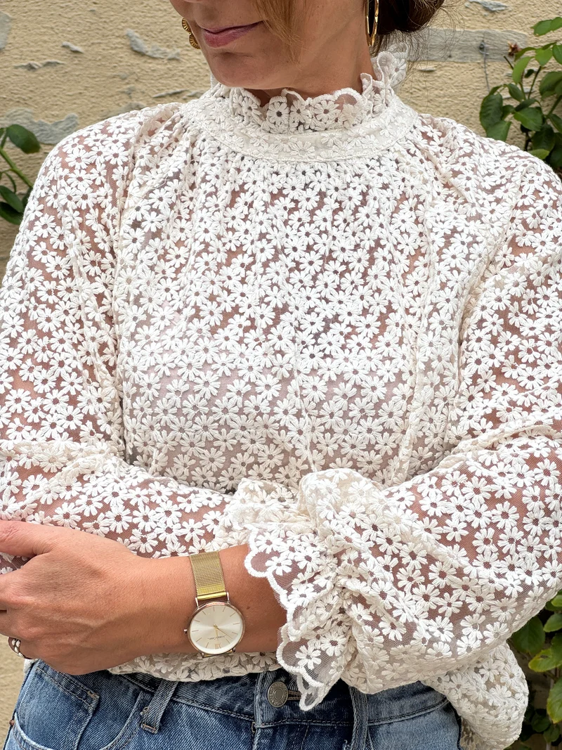 Blouse ENEA beige In April 1986