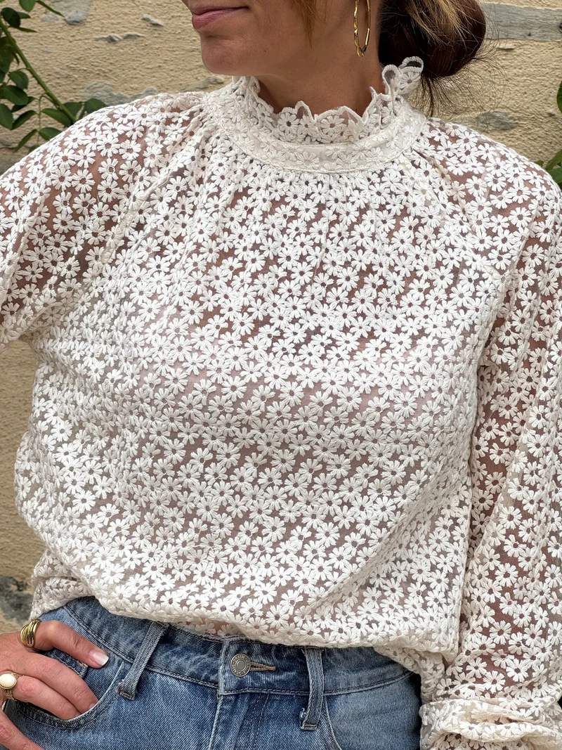 Blouse ENEA beige In April 1986