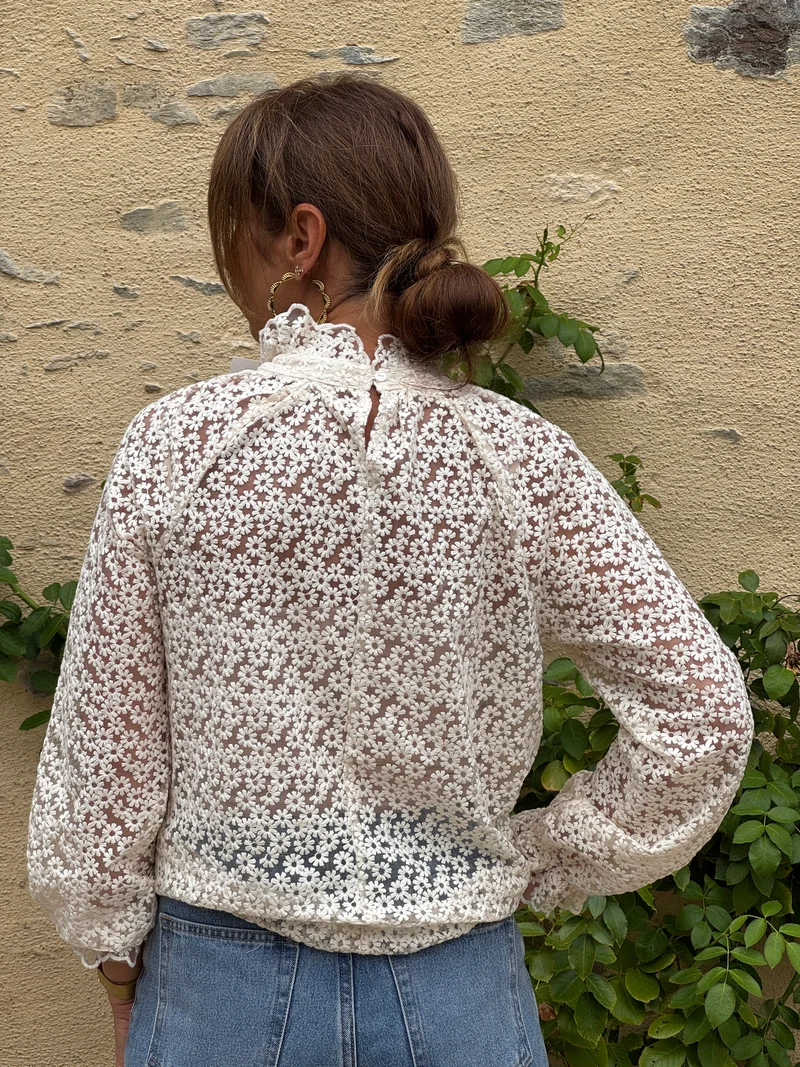 Blouse ENEA beige In April 1986