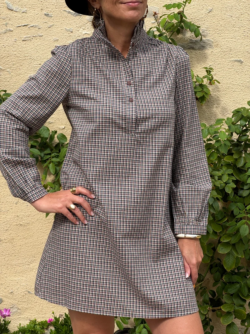 Robe BERTHE taupe In April 1986