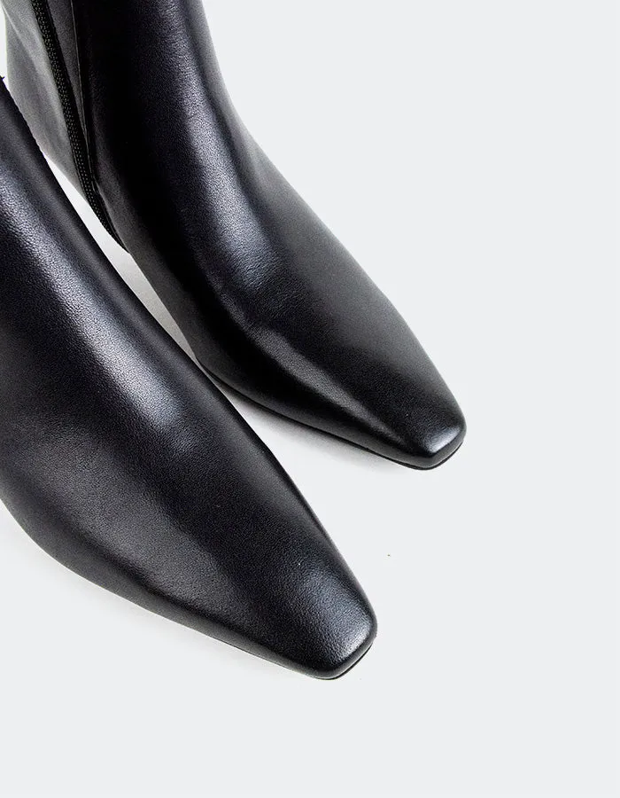 Kallista Black Leather