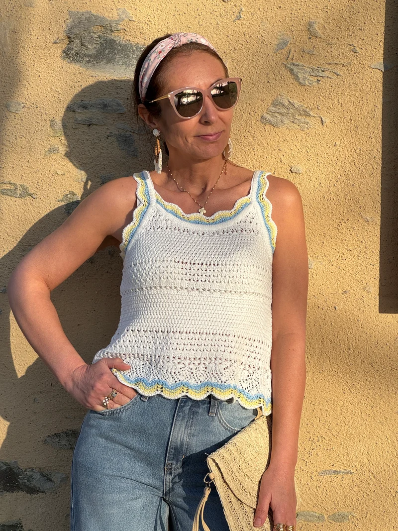 Débardeur crochet blanc jaune bleu ciel LEANE
