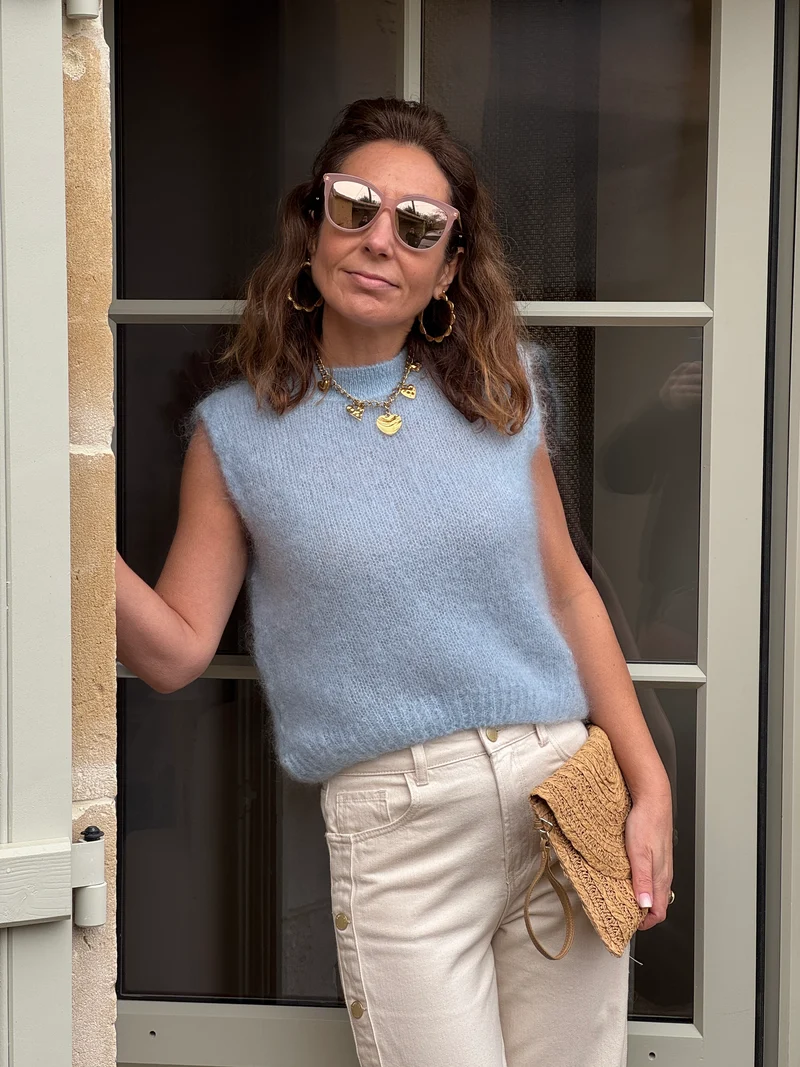 Pull bleu ciel sans manches col rond INOA