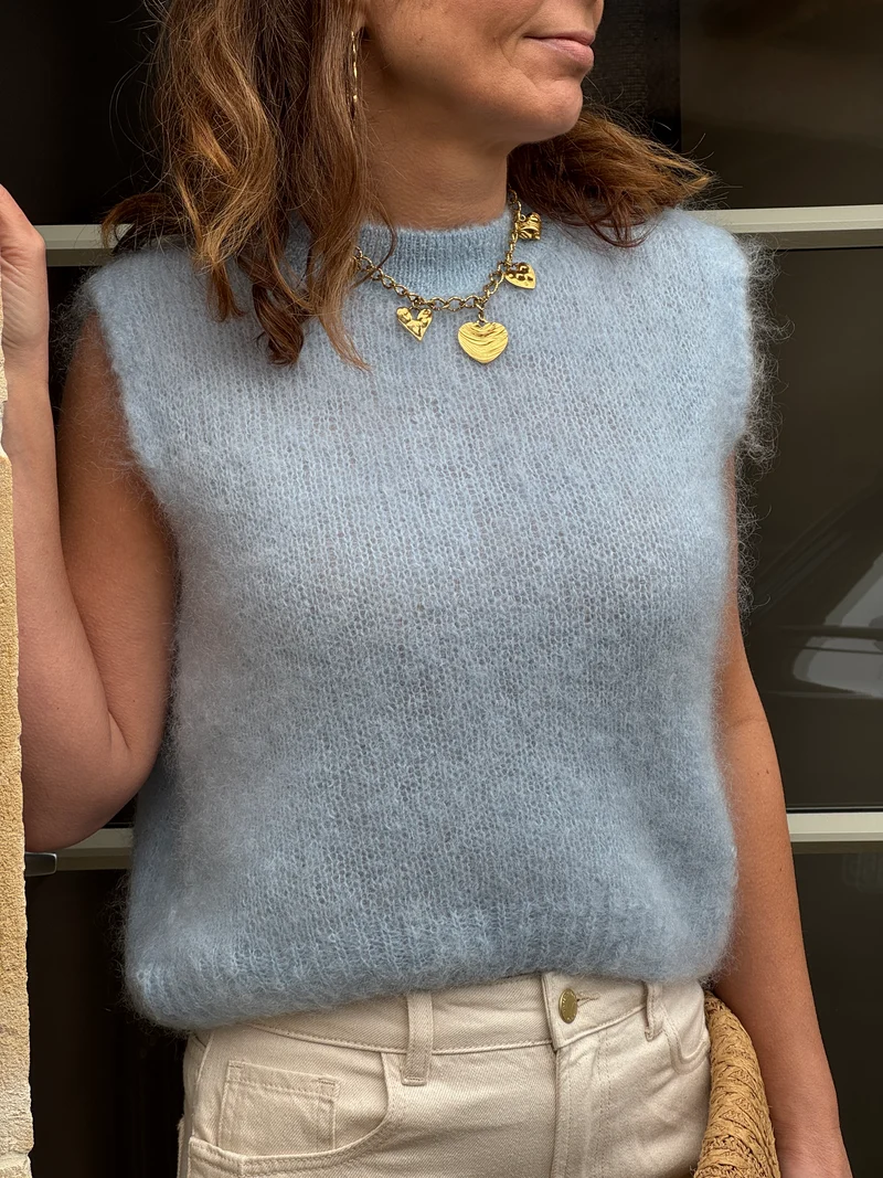Pull bleu ciel sans manches col rond INOA