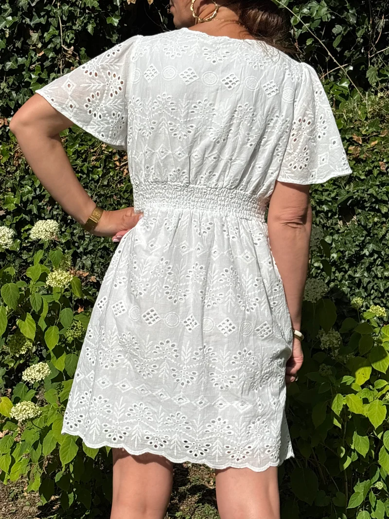 Robe empire broderie blanche JALEN In April 1986
