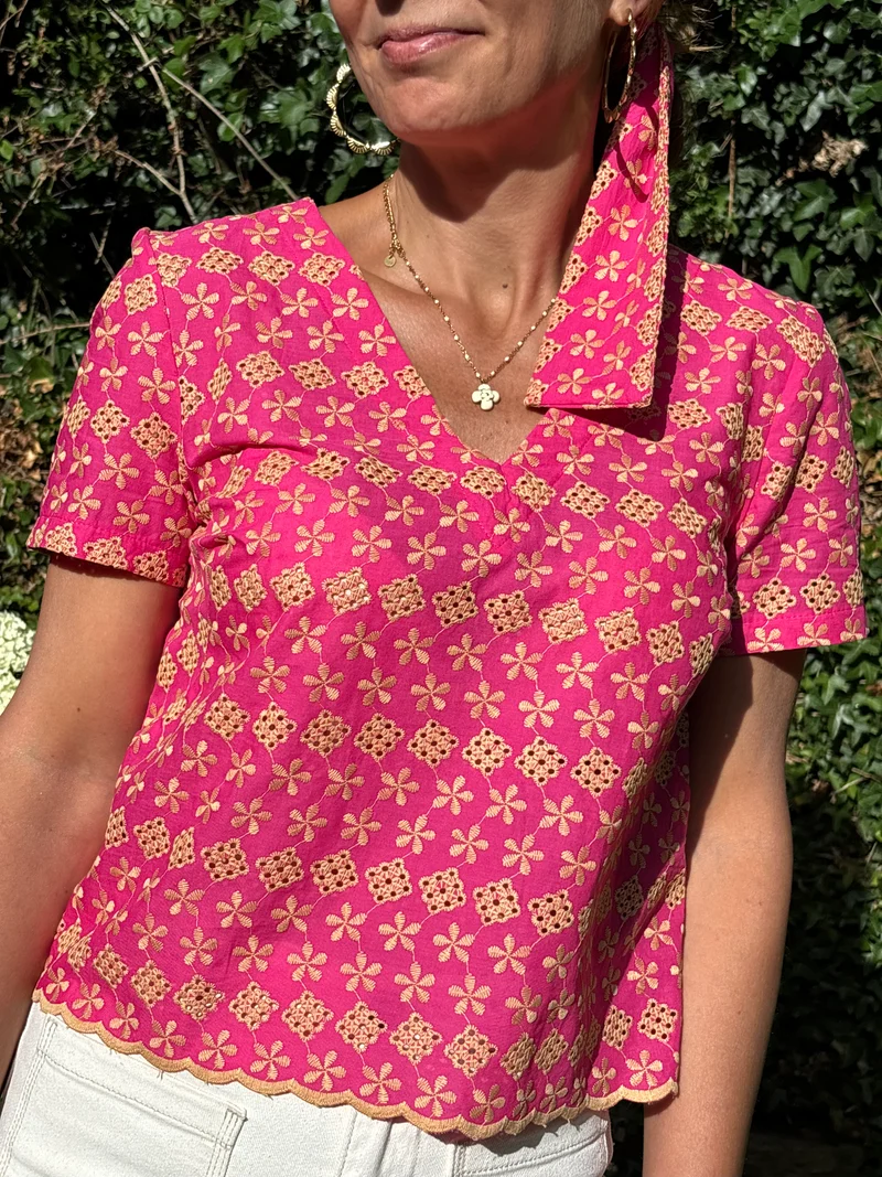 Top broderie beige fond fuchsia BRODERIE Hippocampe