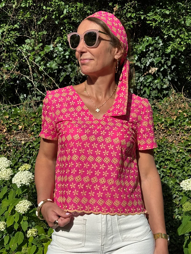Top broderie beige fond fuchsia BRODERIE Hippocampe