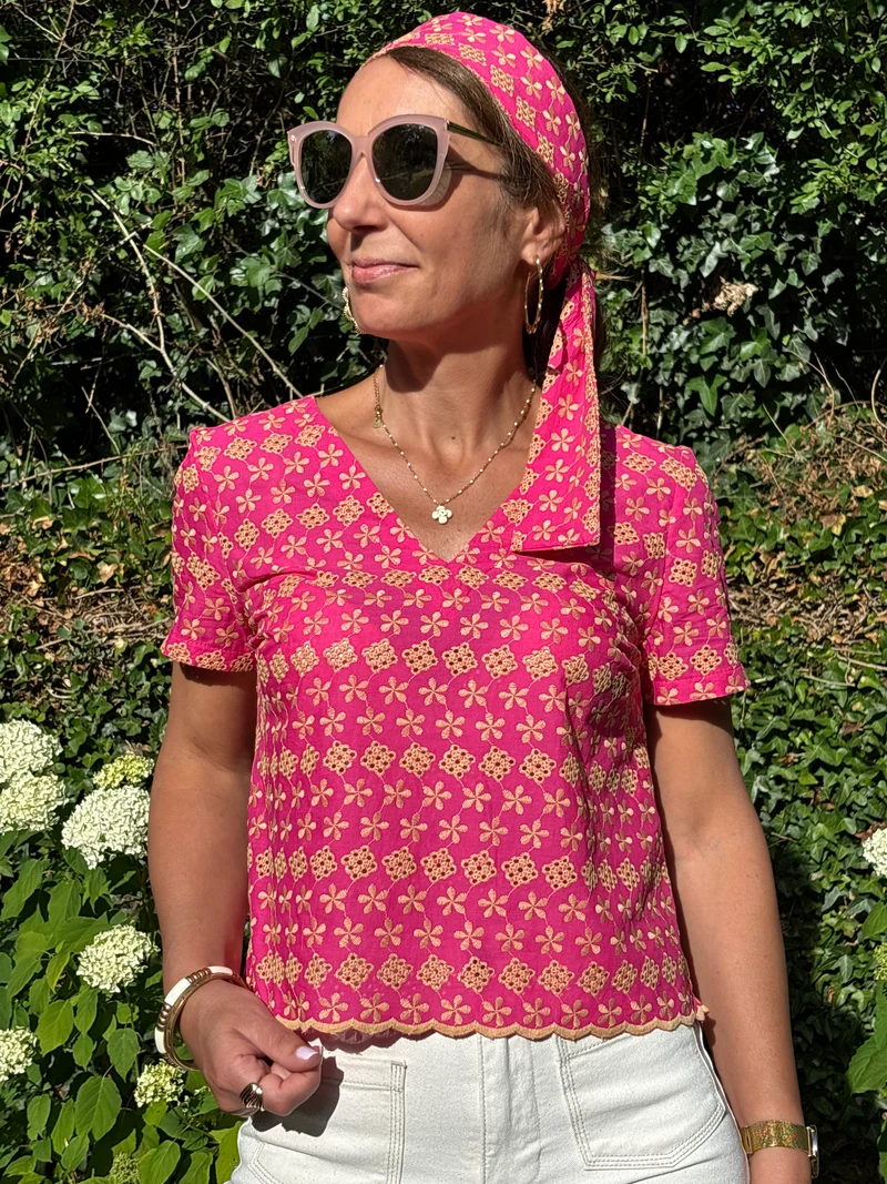 Top broderie beige fond fuchsia BRODERIE Hippocampe