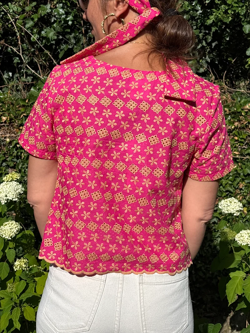 Top broderie beige fond fuchsia BRODERIE Hippocampe