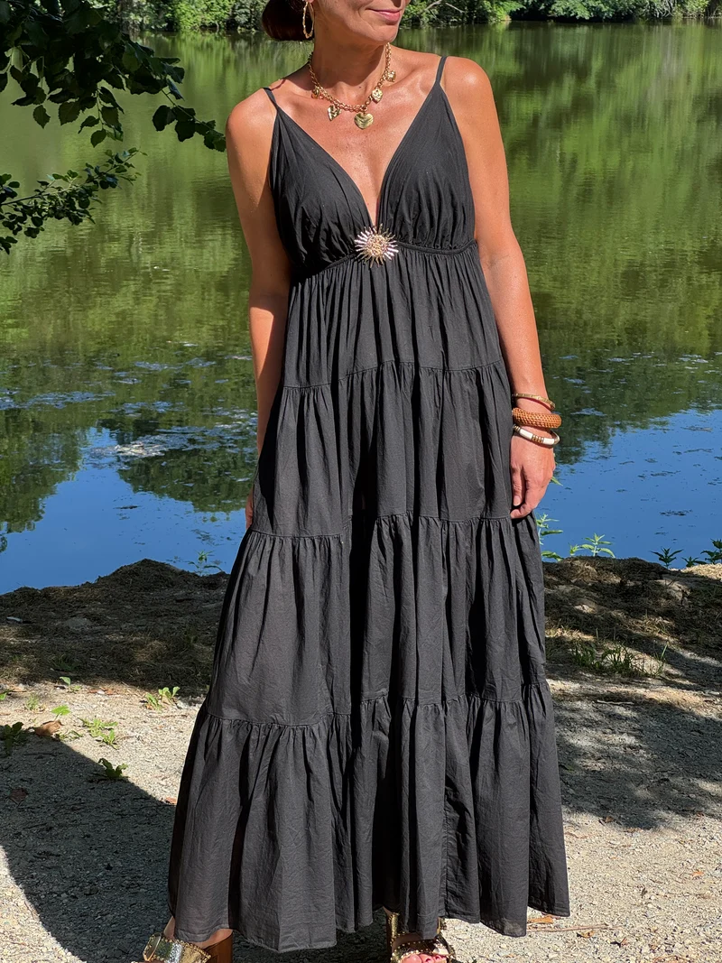 Robe noire empire bijou soleil doré SOLEIL