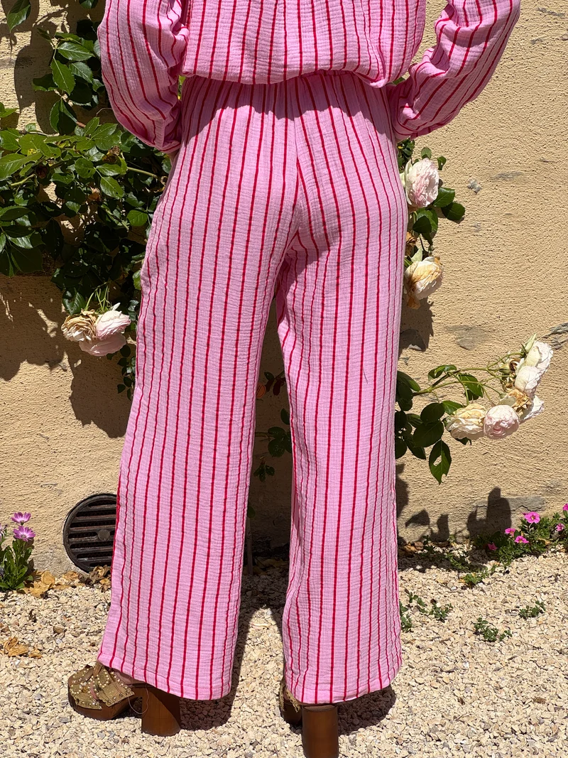 Pantalon rayé rouge fond fuchsia gaze de coton KALLY In April 1986