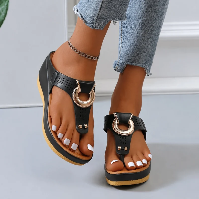 Modern Women's Sandal with Thick Sole and Straps