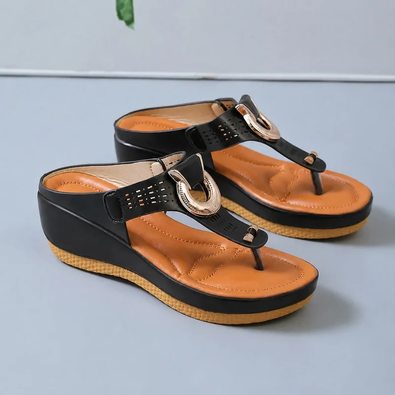 Modern Women's Sandal with Thick Sole and Straps