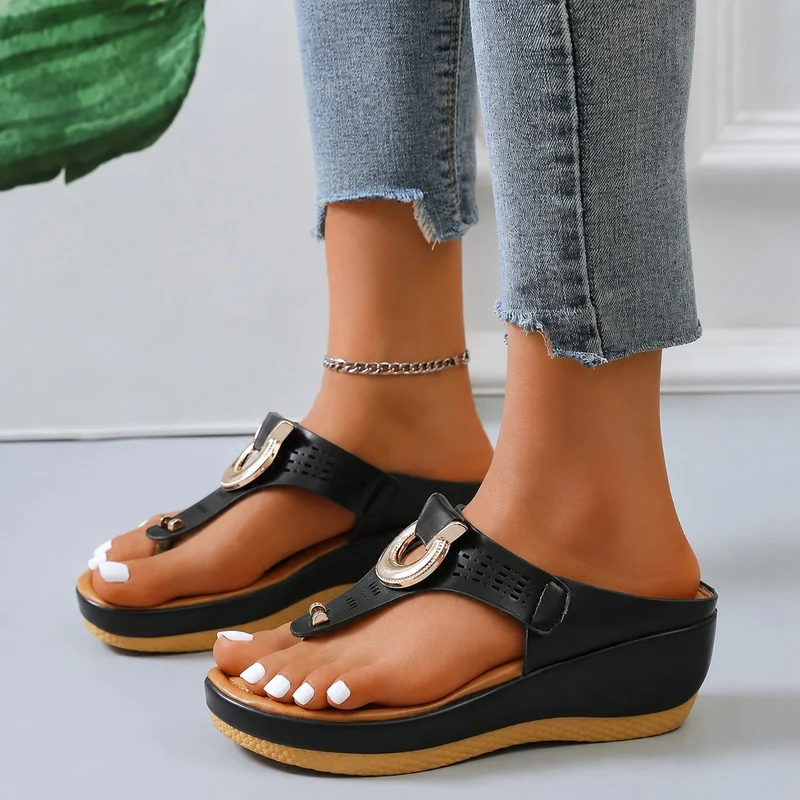 Modern Women's Sandal with Thick Sole and Straps