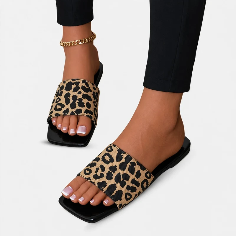 Elegant Leopard Flip Flop Style Sandal