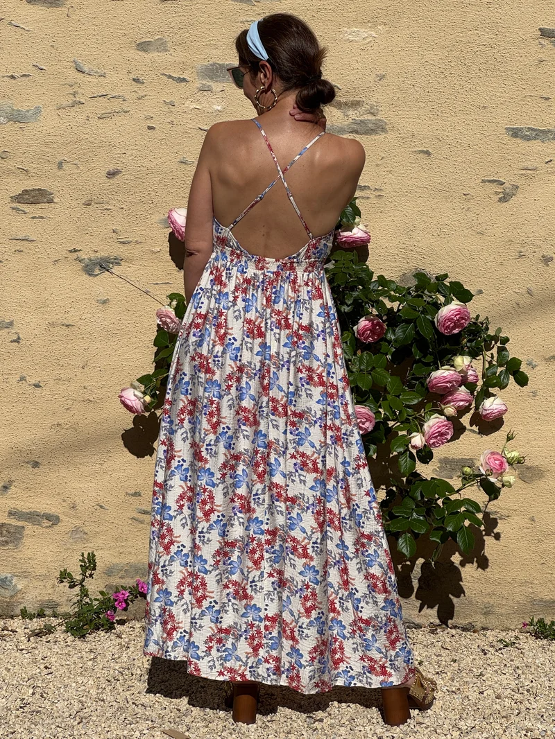 Robe imprimé floral lavande, rouge et orange fond beige CASSI In April 1986