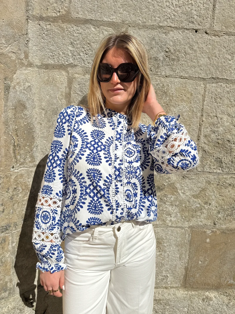 Blouse blanche imprimé bleu roi THEA In April 1986