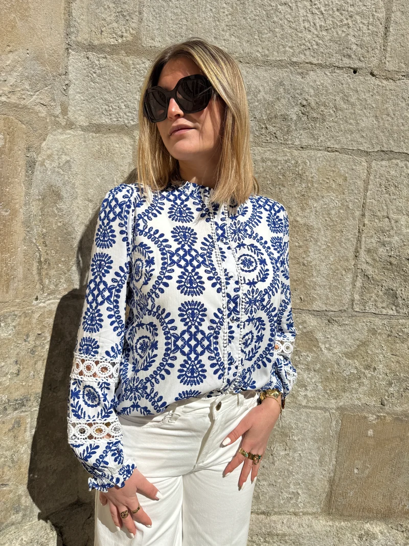 Blouse blanche imprimé bleu roi THEA In April 1986