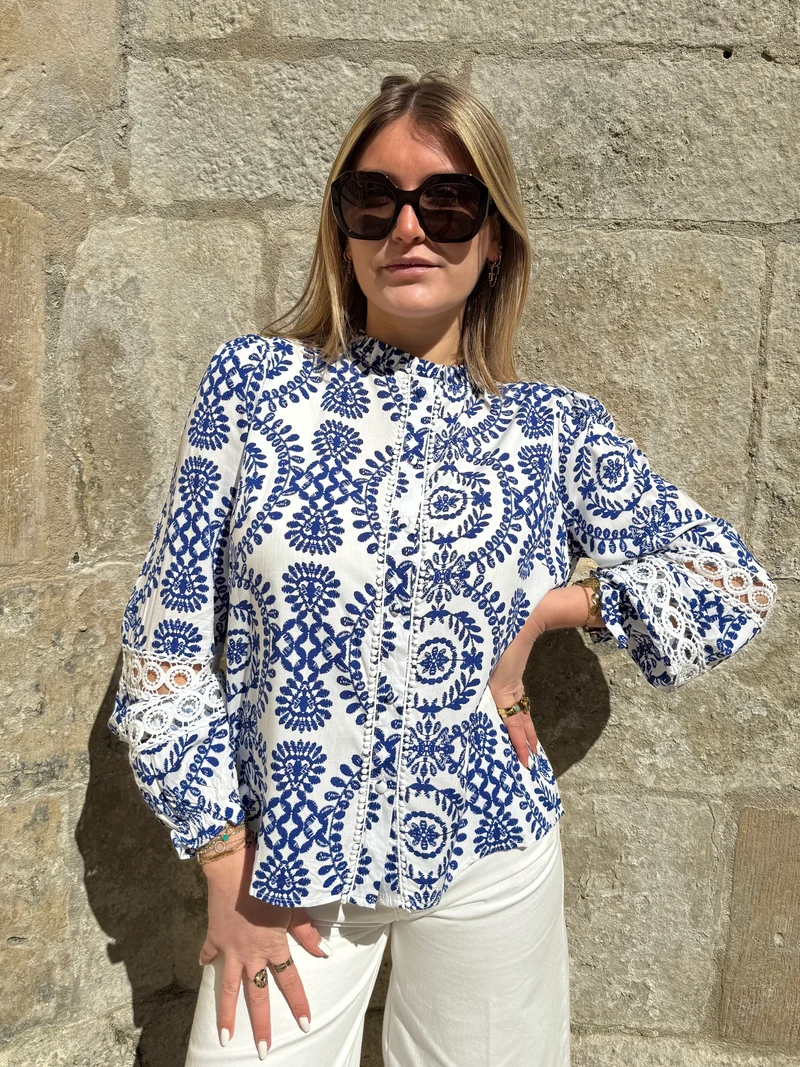 Blouse blanche imprimé bleu roi THEA In April 1986