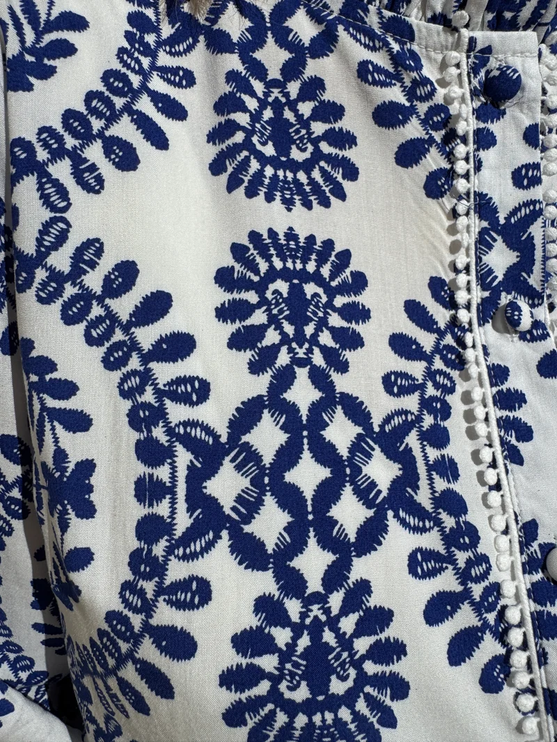 Blouse blanche imprimé bleu roi THEA In April 1986