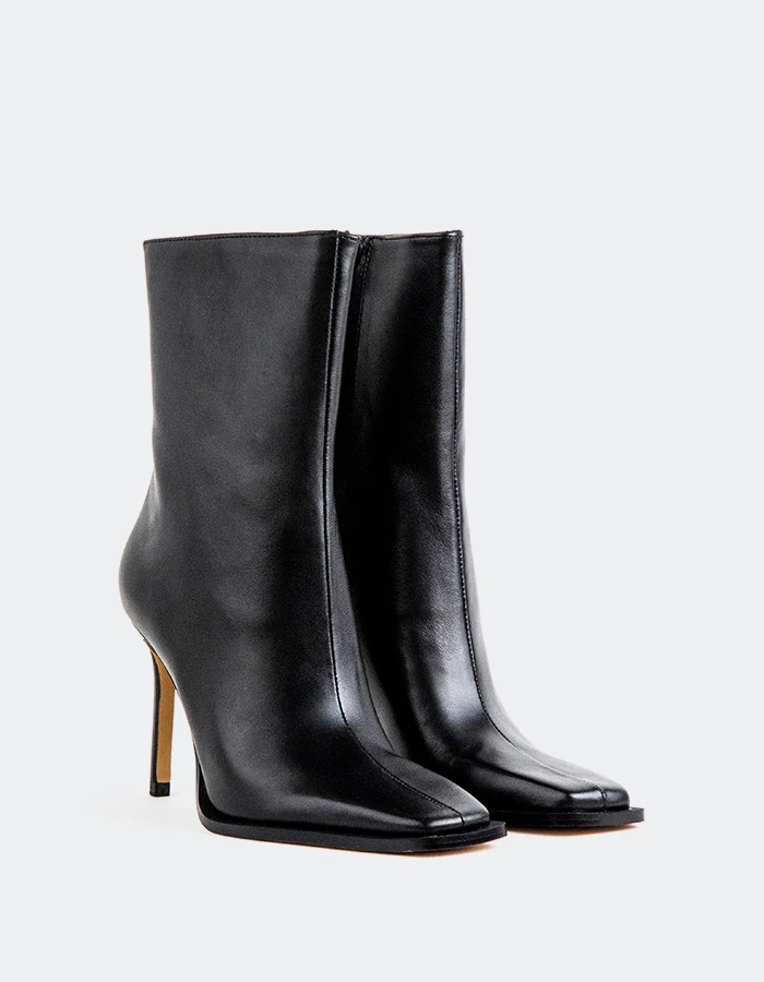 Marilyn Black Leather