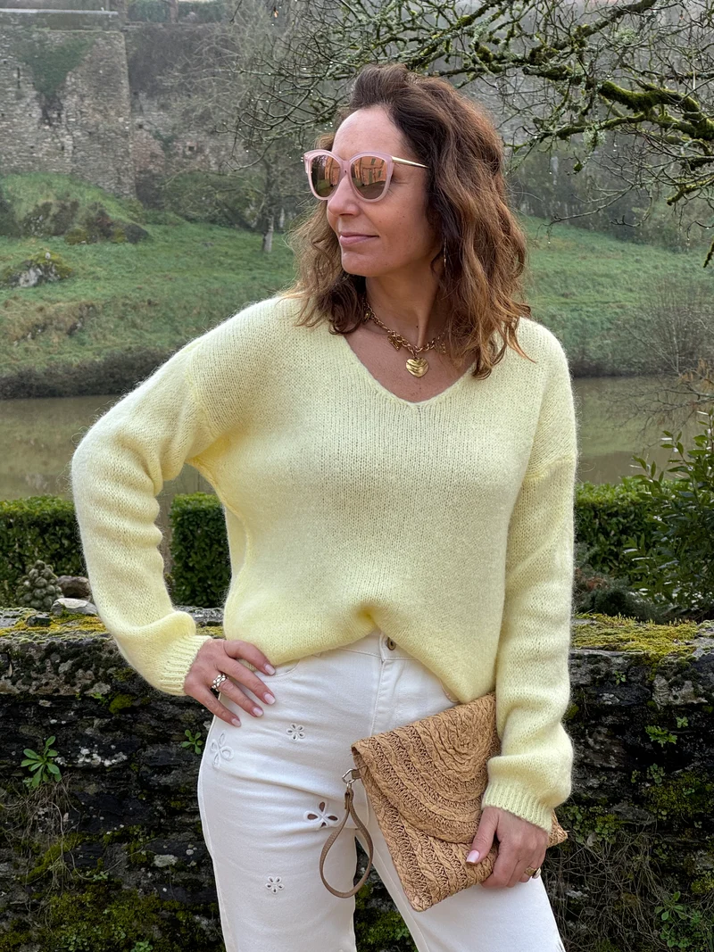 Pull jaune en maille col V NADEGE