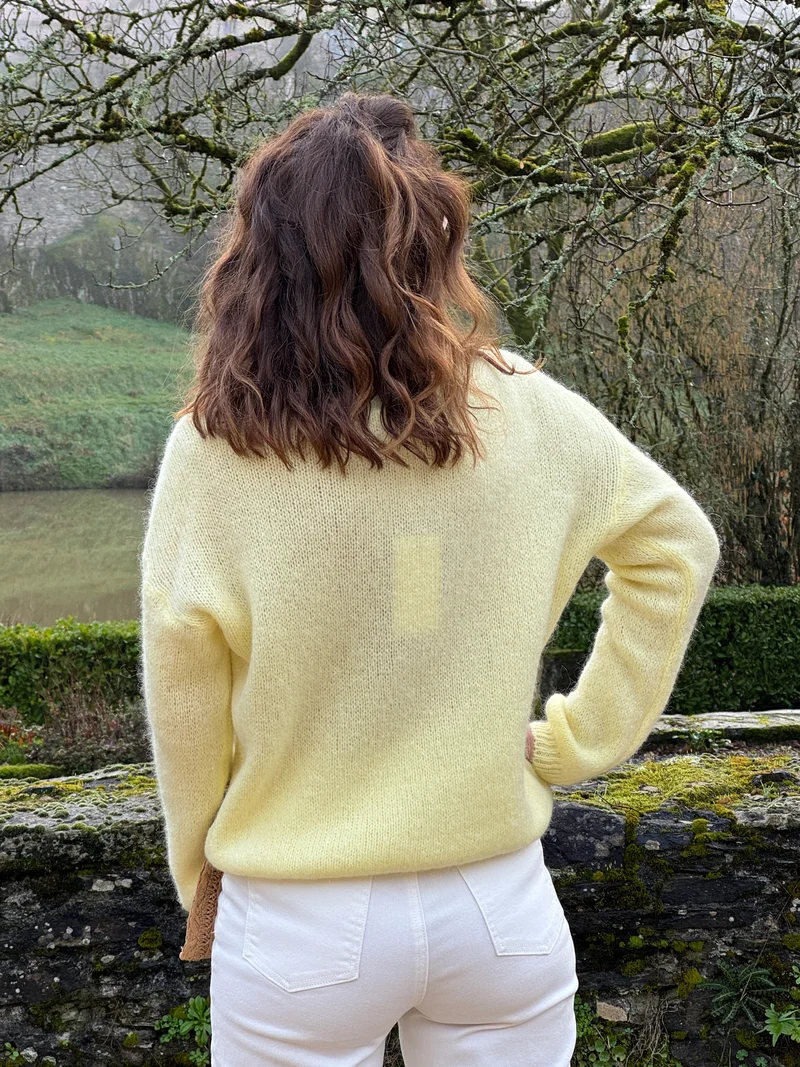 Pull jaune en maille col V NADEGE