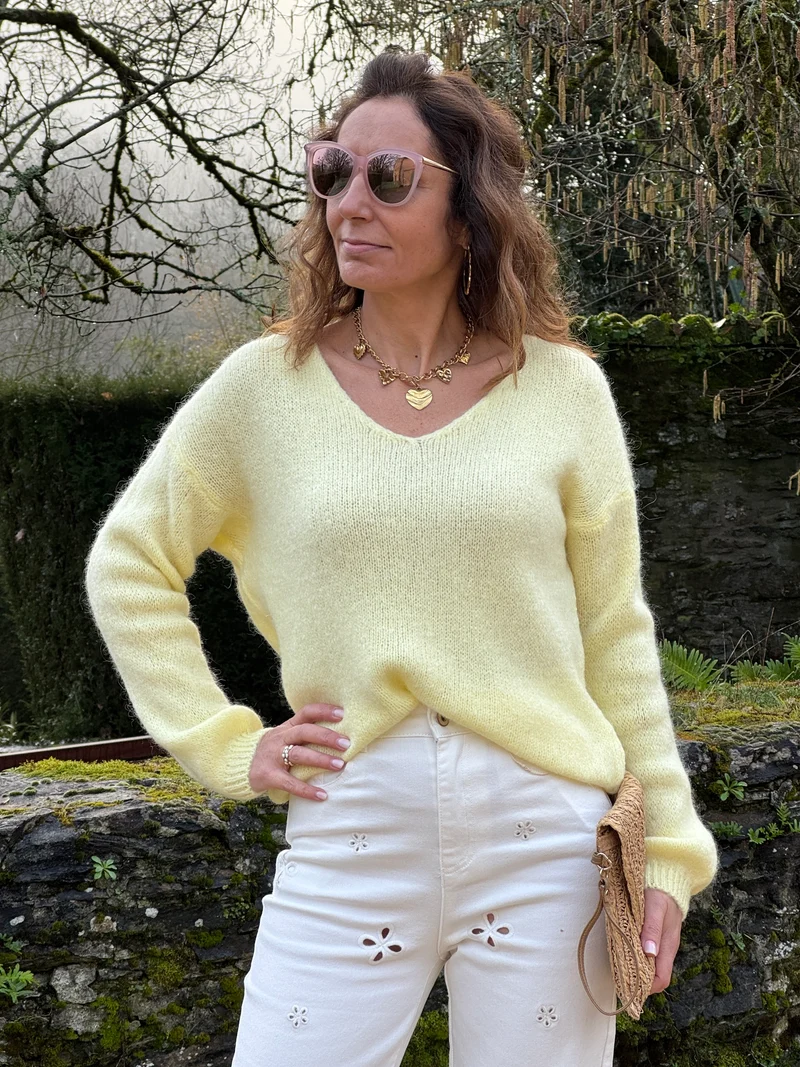 Pull jaune en maille col V NADEGE