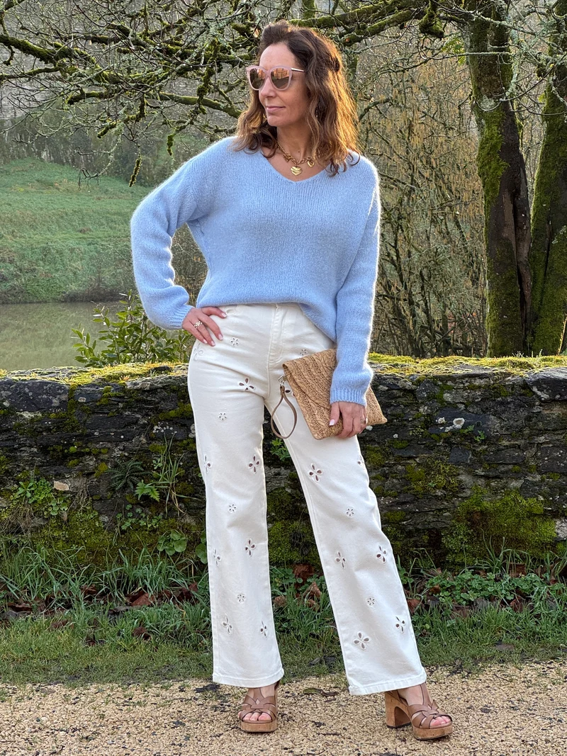 Pull bleu ciel en maille col V NADEGE