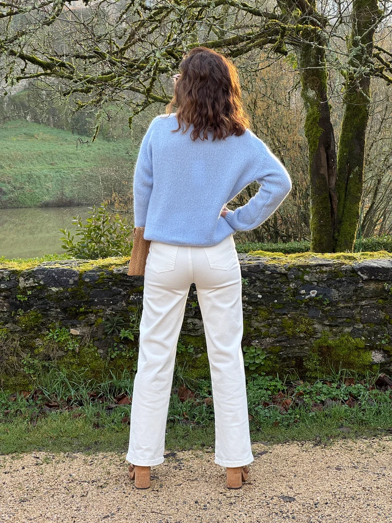 Pull bleu ciel en maille col V NADEGE