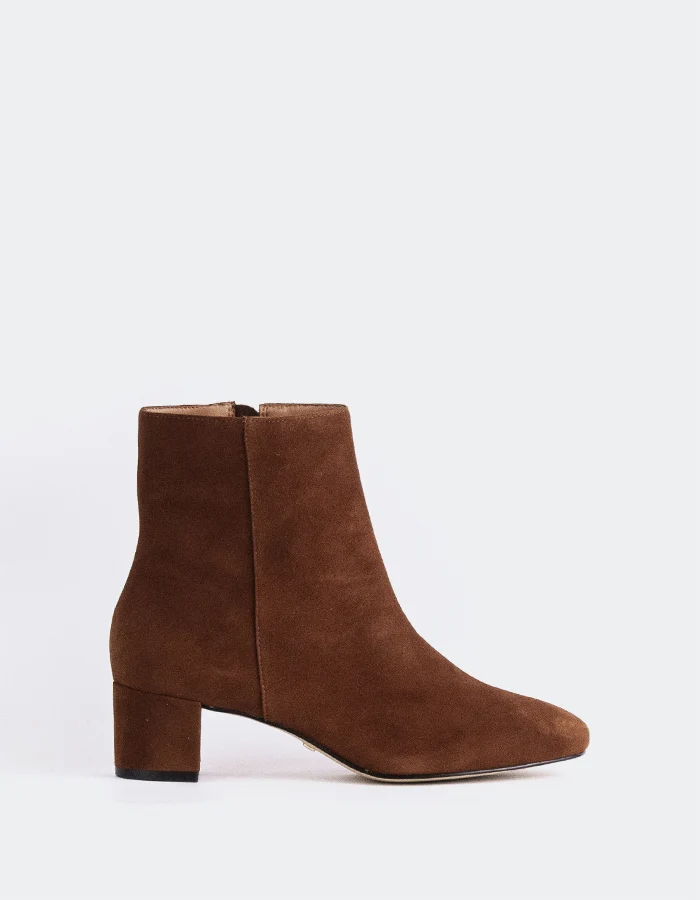 Gracyn Brown Suede