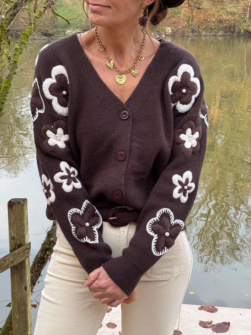 Gilet marron marguerites écrues avec perles ROSALIE