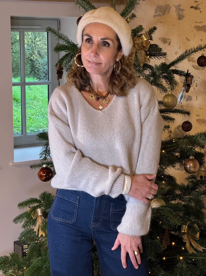Pull beige en maille col V NADEGE