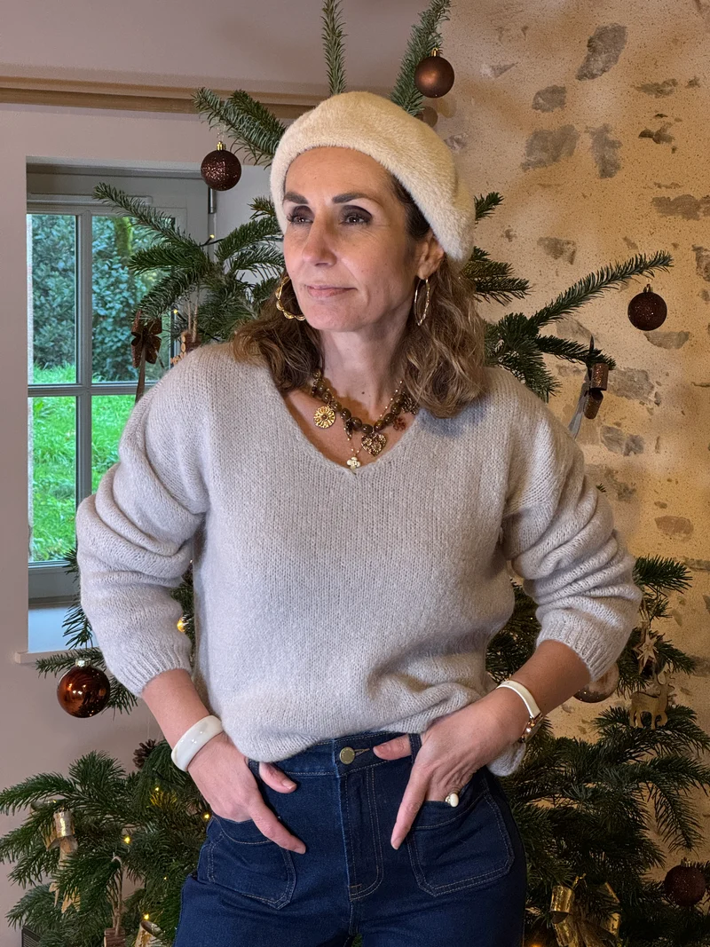 Pull beige en maille col V NADEGE