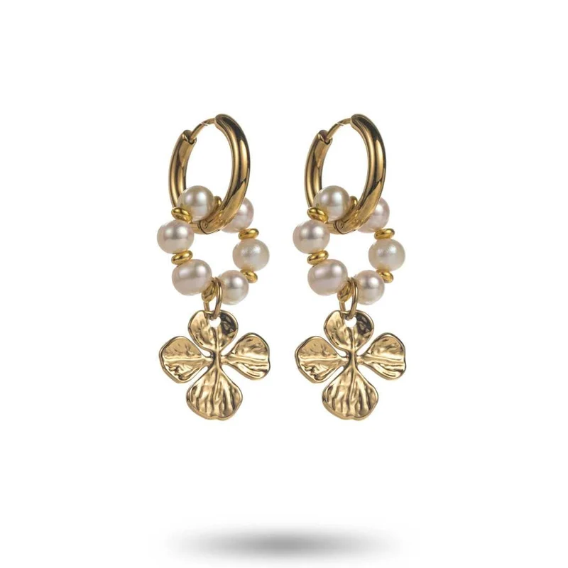 Boucles d’oreilles trèfle doré avec anneaux entrelacés et perles nacrées