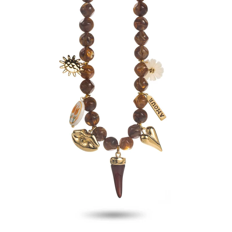 Collier perles marron avec breloques dorées Amour acier inoxydable
